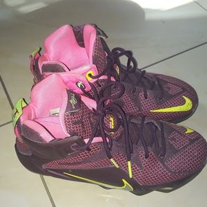 Womens Nike shoes size 7